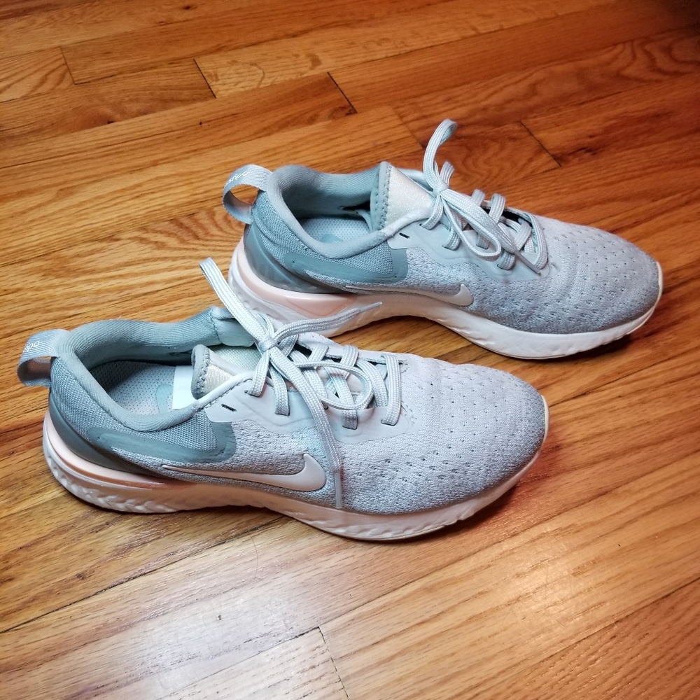 Nike Sneakers (6 1/2)